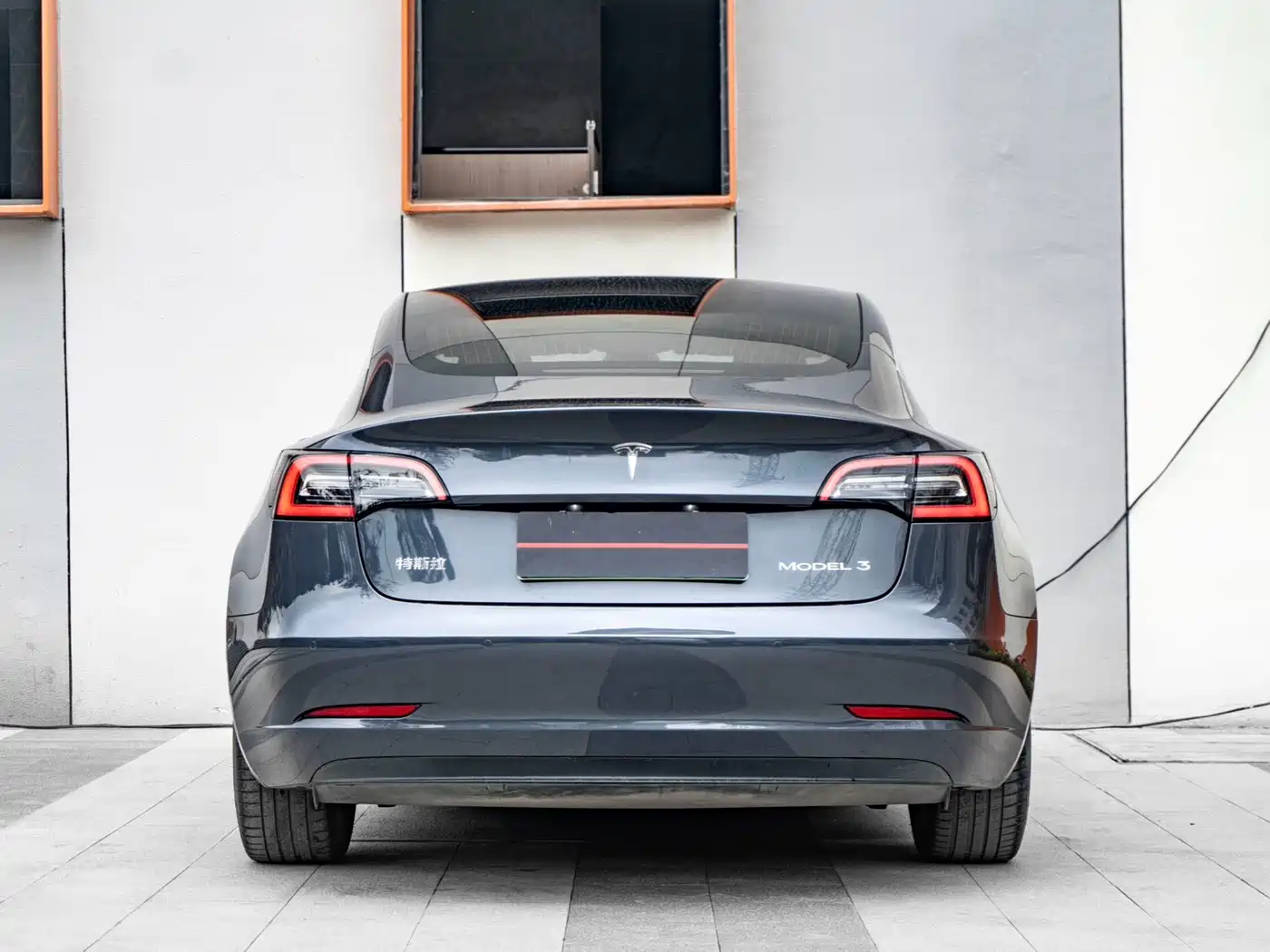 TESLA MODEL 3