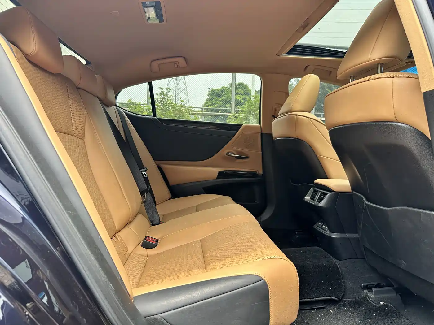 Фото 19 - Lexus ES