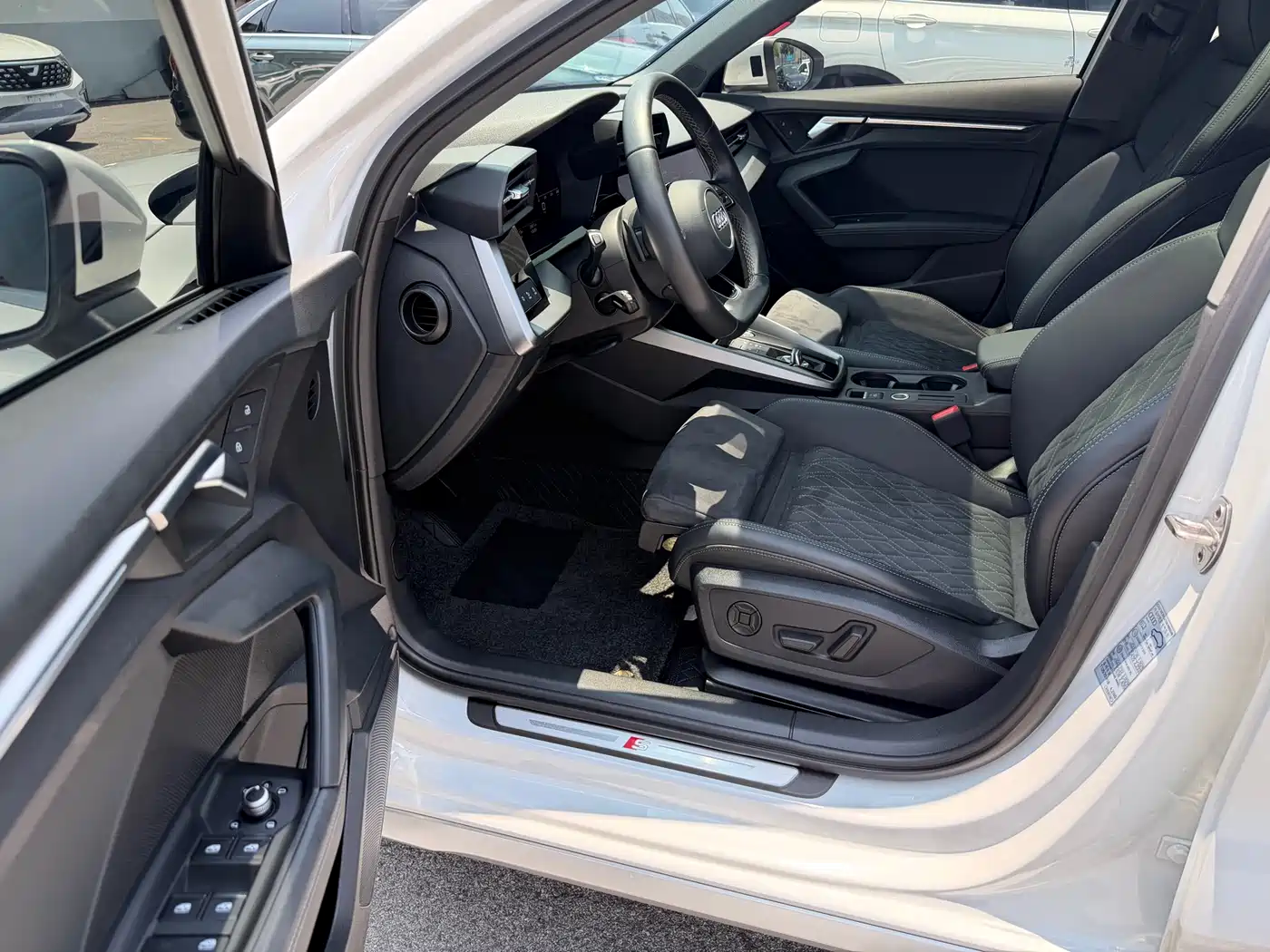 Audi A3 2023 Sportback 35 TFSI Luxury Sport фото 13