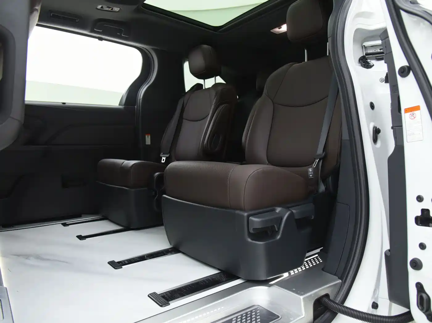 Toyota Granvia 2025 2024 2.5L Hybrid Premium PLUS 4WD Edition