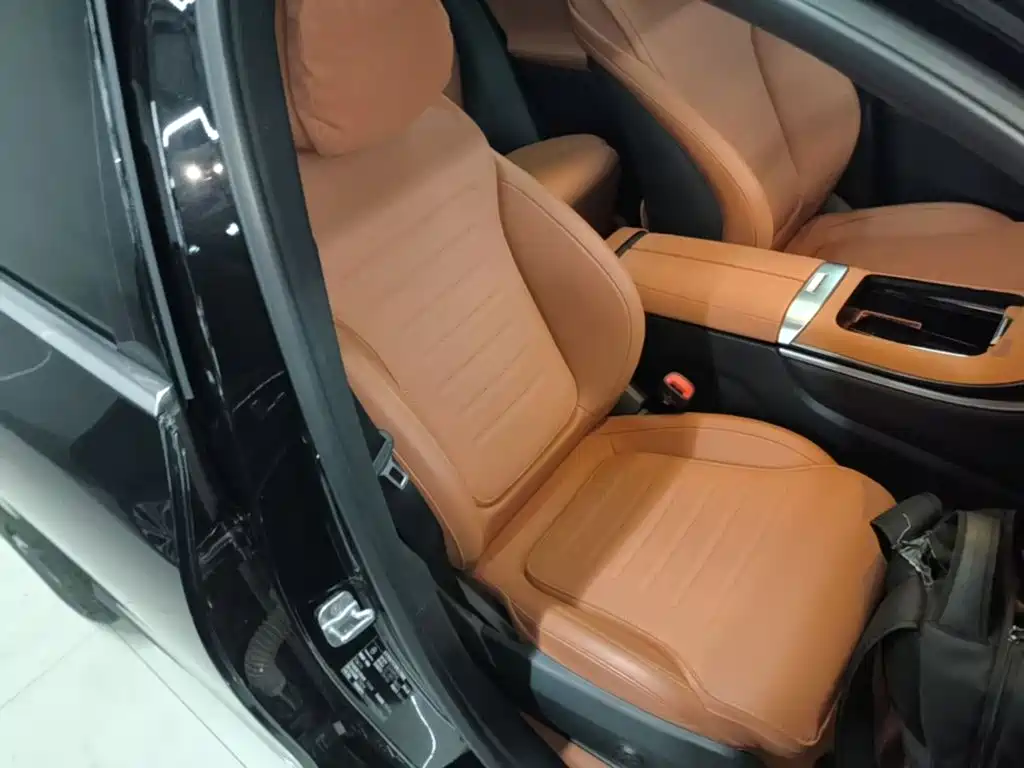 Photo 25 - Mercedes-Benz GLC