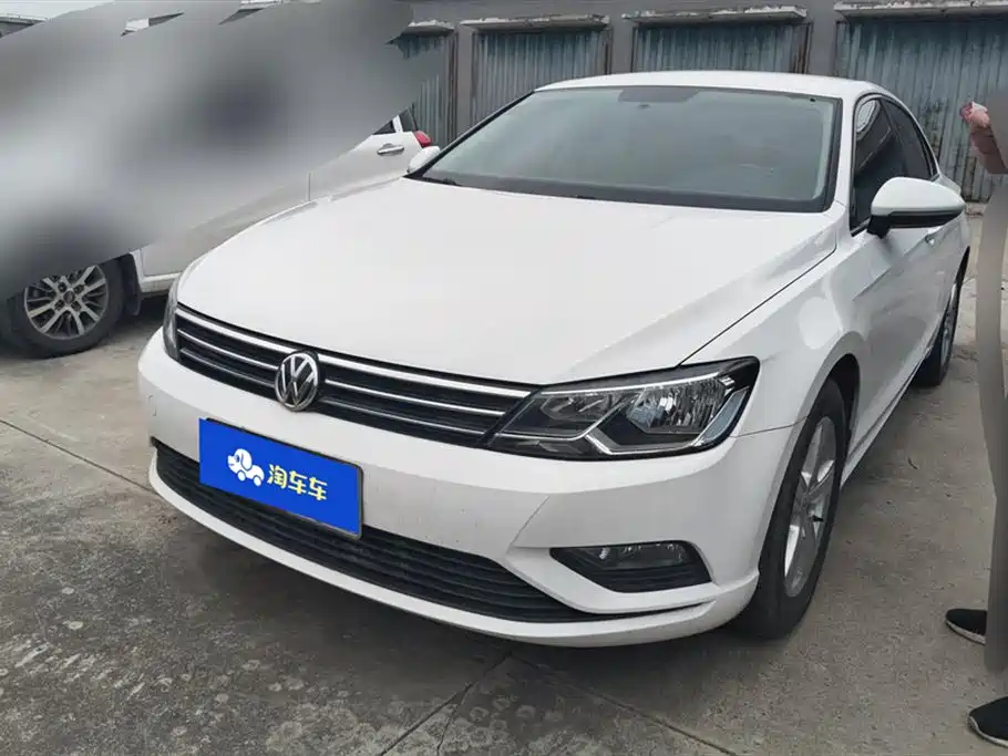 Volkswagen Lamando 2015 230TSI DSG Style