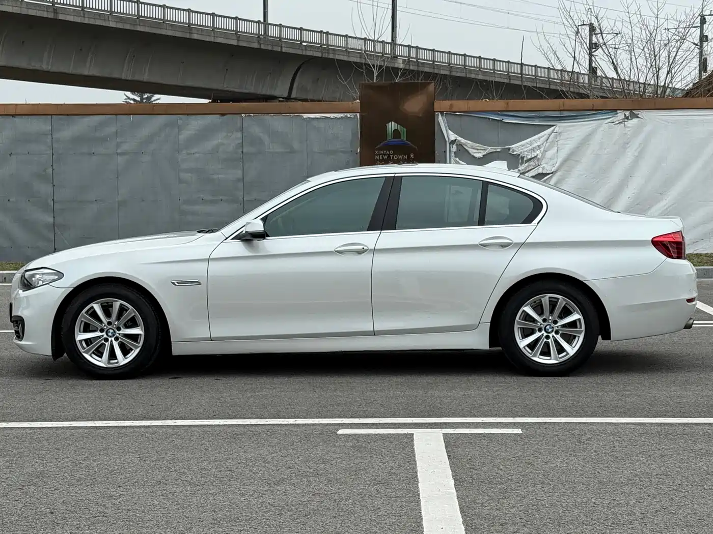 BMW 5 Series (Import) 2014 520i Classic фото 5