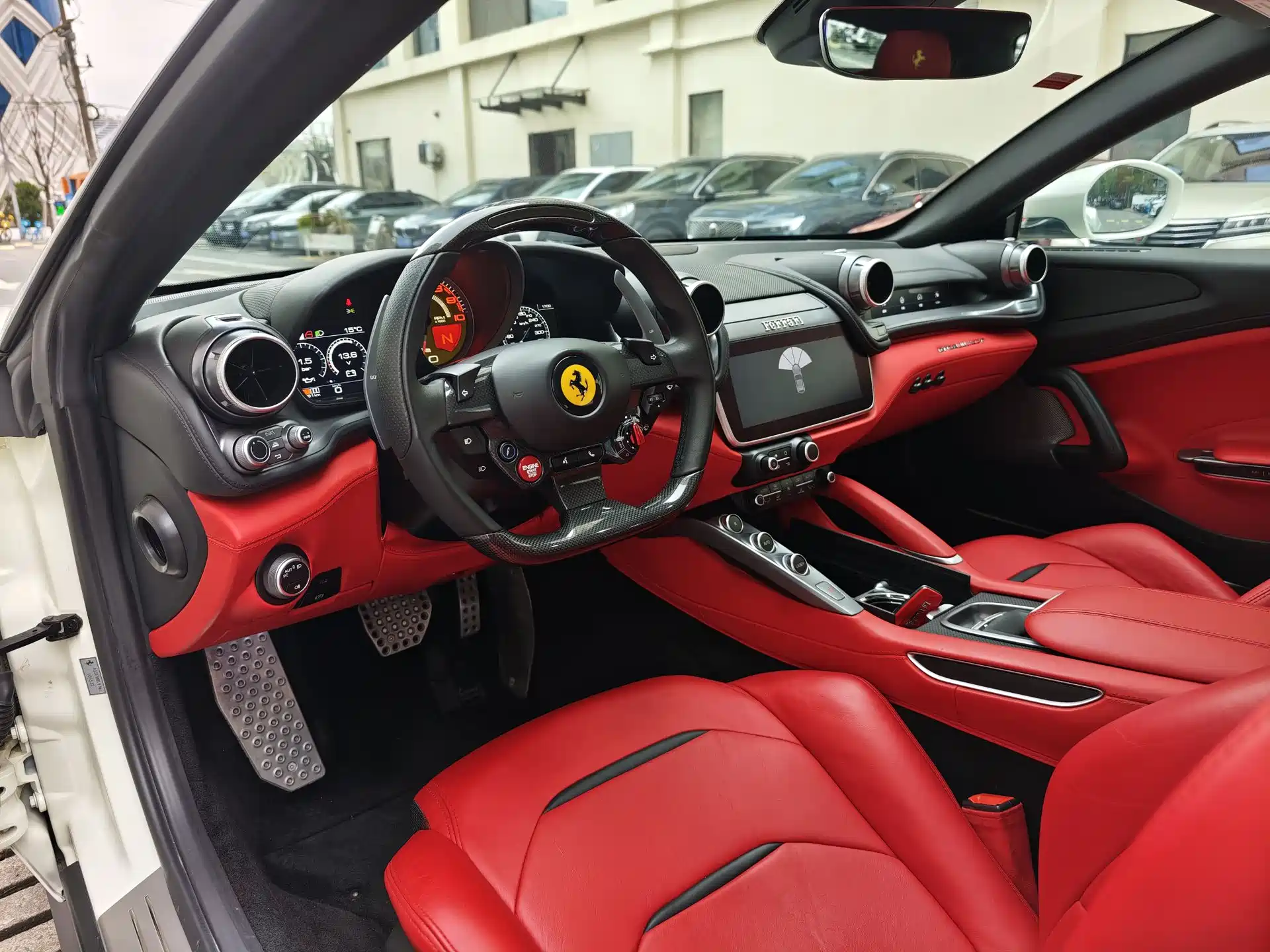 صورة 9 - Ferrari GTC4Lusso