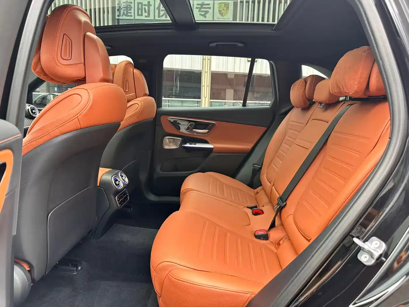Mercedes-Benz GLC 2023 GLC 300 L 4MATIC Sport 5-Seater фото 4