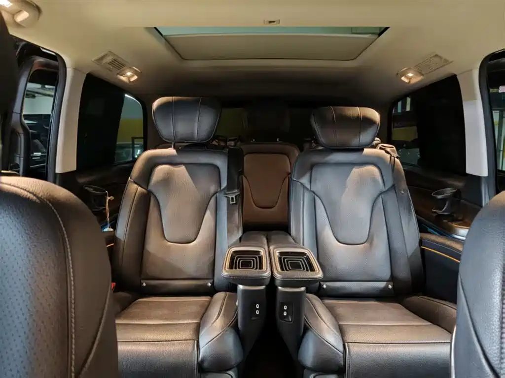 Mercedes-Benz V-Class 2020 Model V 260 L Long Wheelbase Luxury фото 10