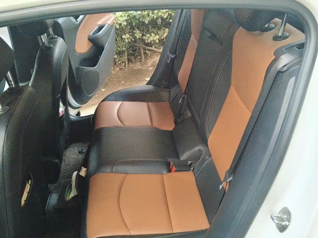 Photo 18 - Chevrolet Cruze