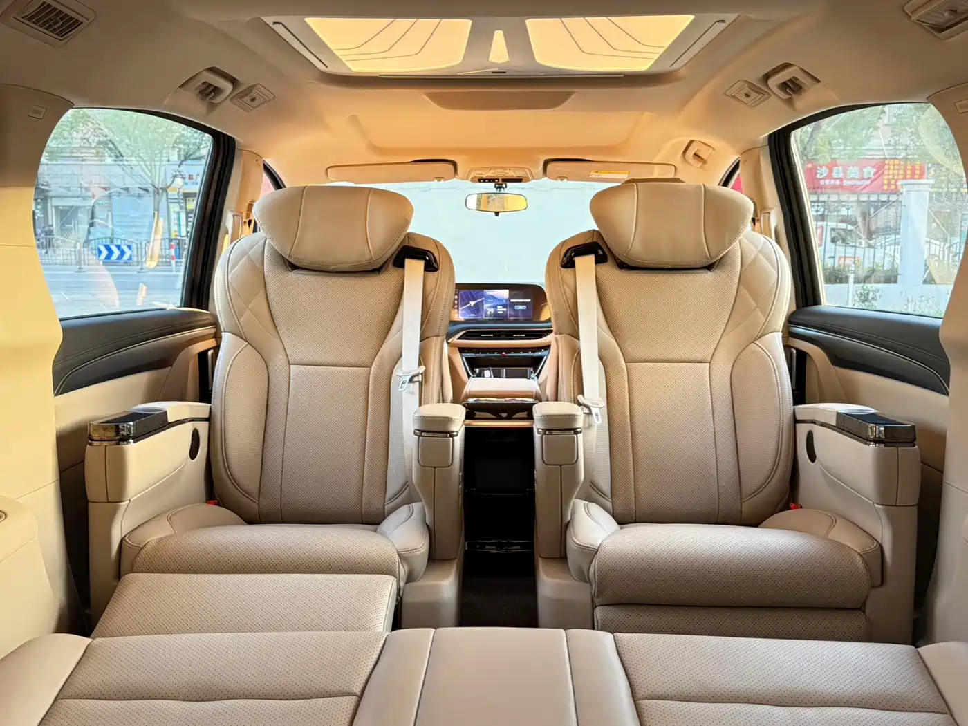 Buick GL8 2025 Land Business Class Comfort DG Edition фото 13