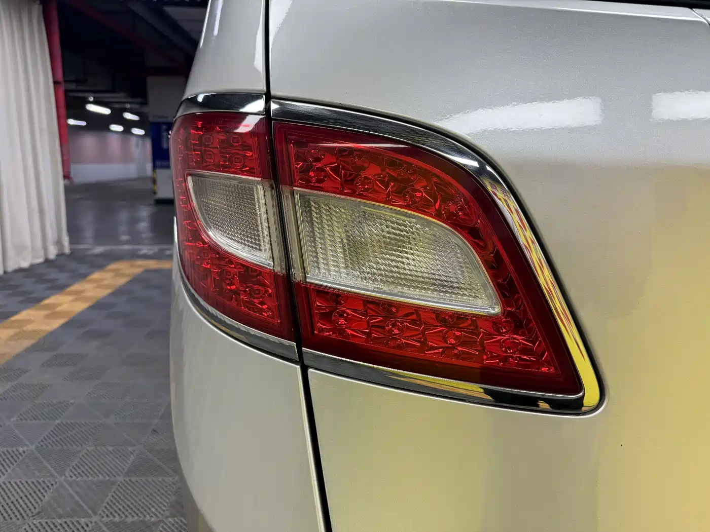 Buick GL8 2011 3.0L GT Luxury Business Elegance Edition фото 4