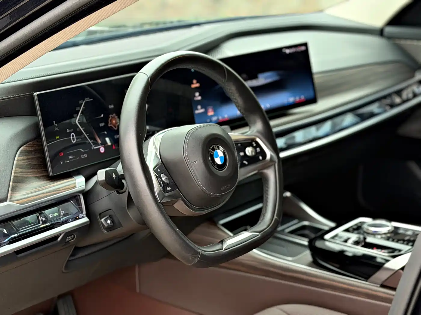 BMW 7 Series 2023 Model 735Li Luxury Package фото 4