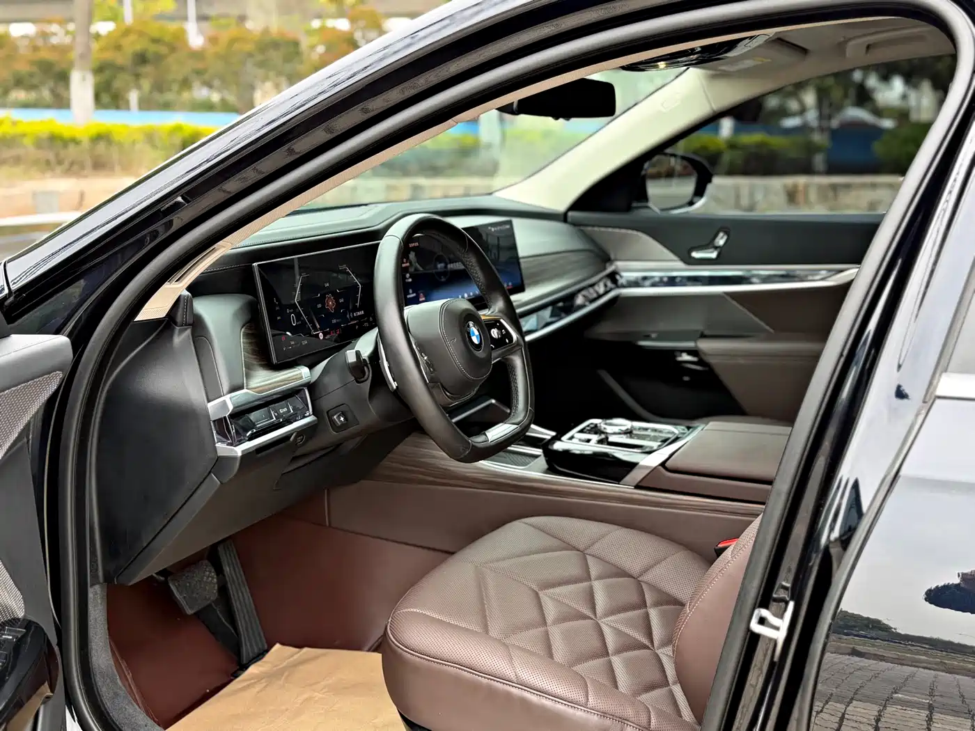 BMW 7 Series 2023 Model 735Li Luxury Package фото 5