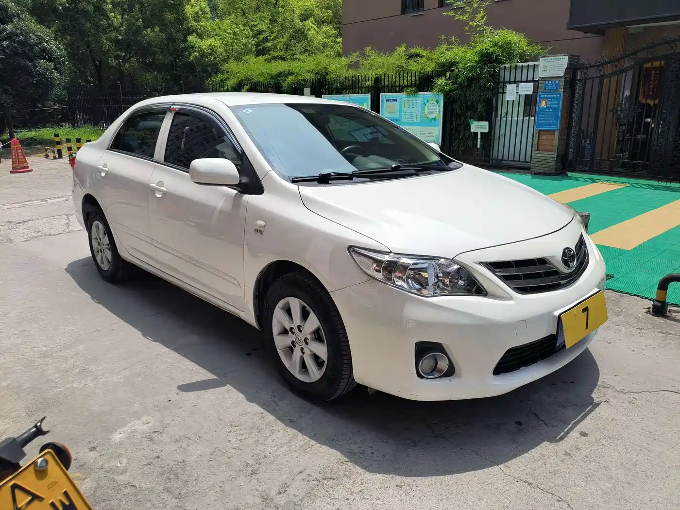 Фото 3 - Toyota Corolla