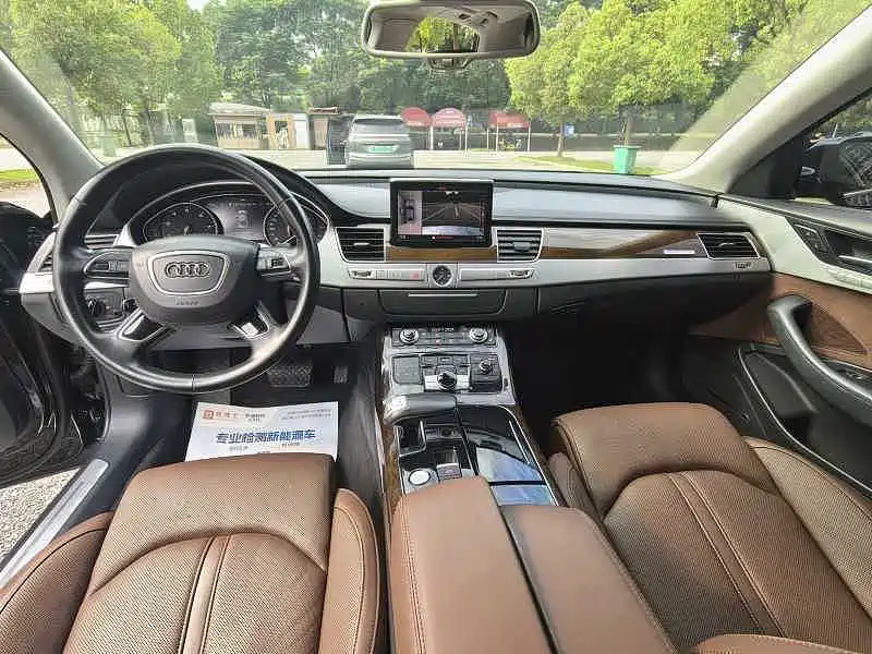 Фото 8 - Audi A8