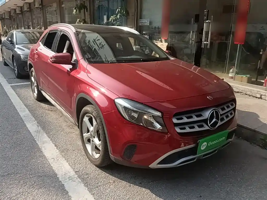 Mercedes-Benz GLA 2018 GLA 200 Dynamic фото 4