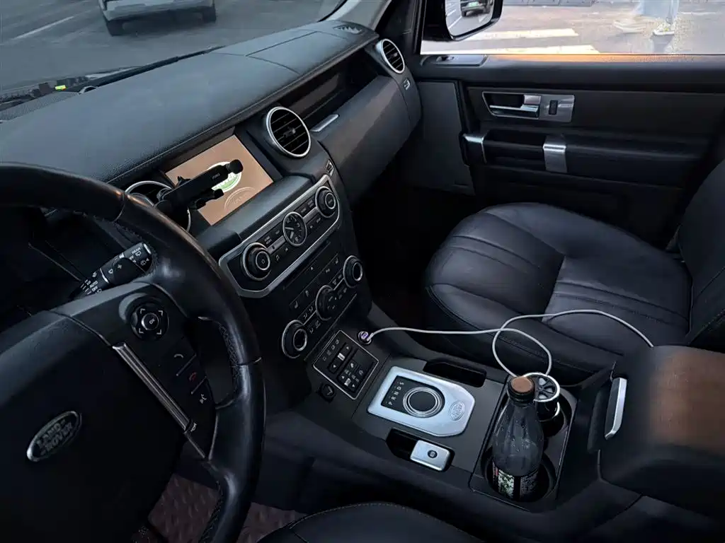 Land Rover Discovery 2016 3.0 SC Gloss Black Collector's Edition HSE фото 10