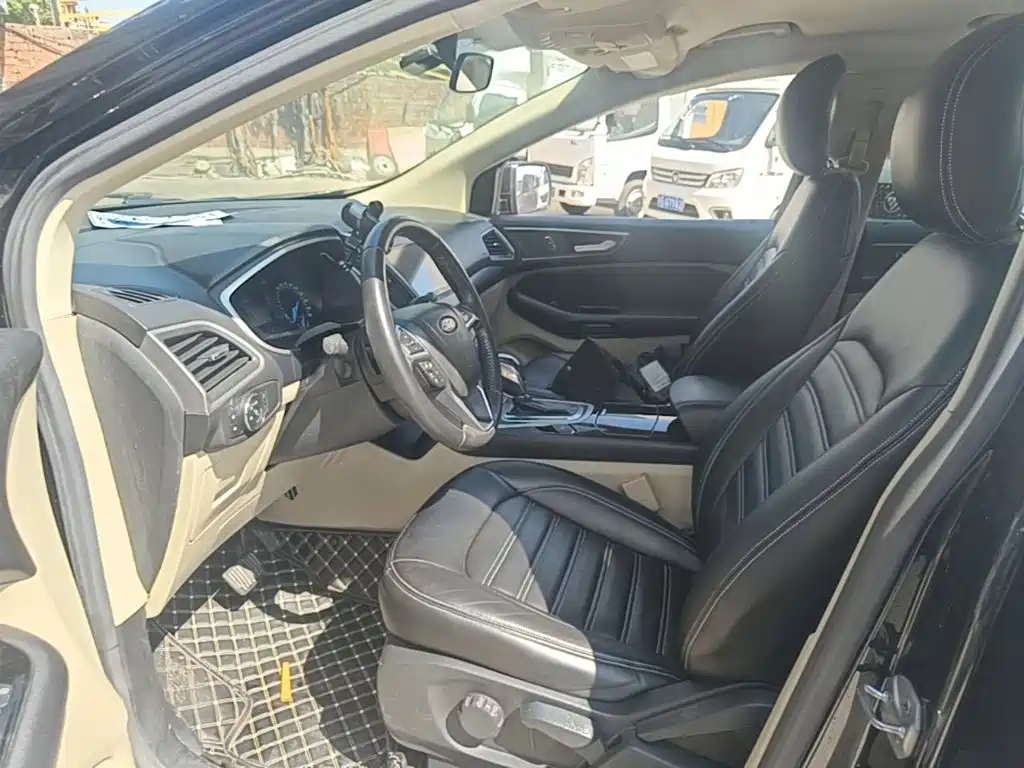 Фото 15 - Ford Edge