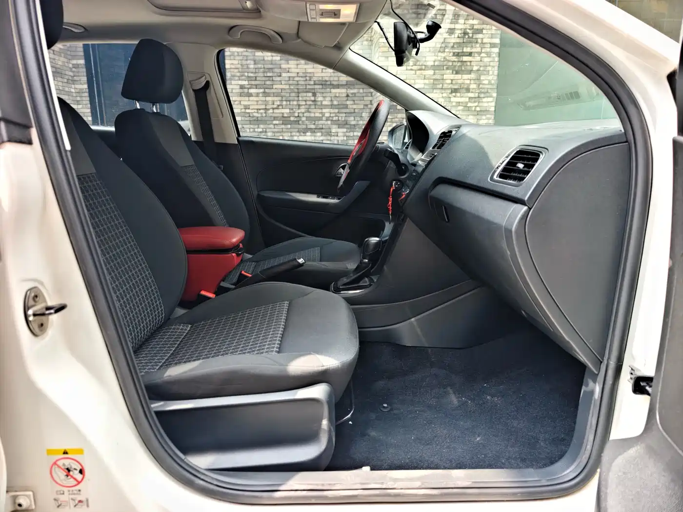 Volkswagen Polo 2016 1.6L Automatic Comfort фото 7