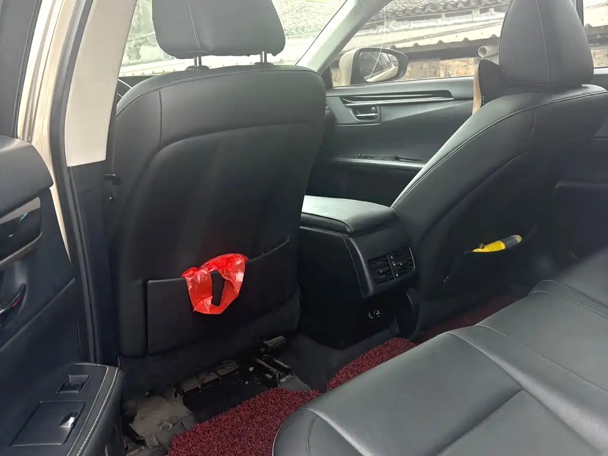 Фото 4 - Lexus ES