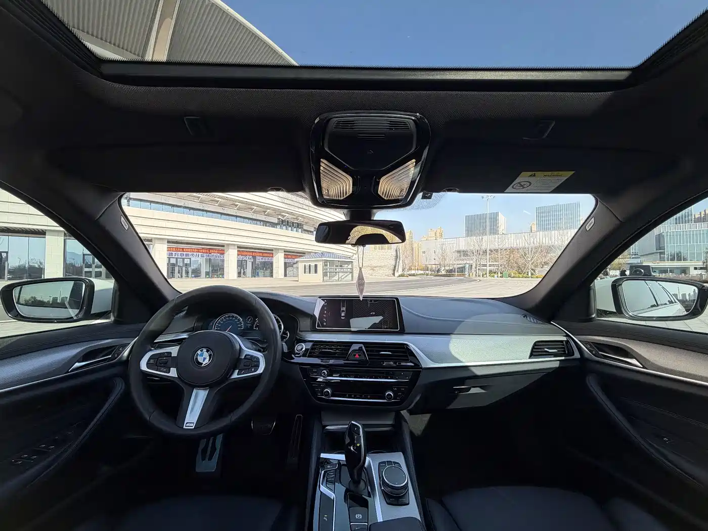 BMW 5 Series (Import) 2018 525i M Sport Package фото 5