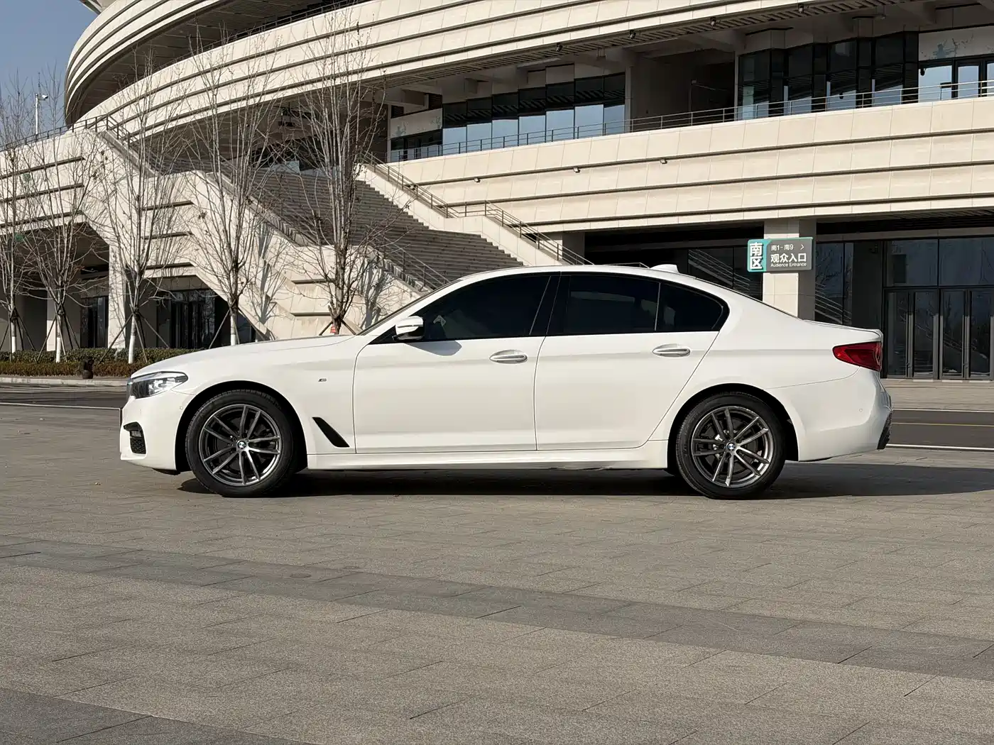 BMW 5 Series (Import) 2018 525i M Sport Package фото 7