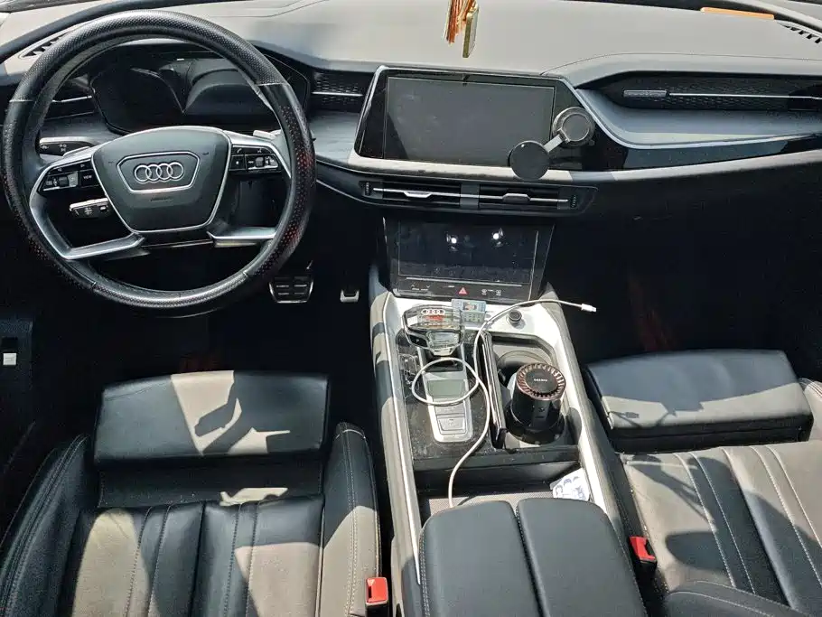 Audi Q6 2025 2025 40 TFSI quattro Commemorative Edition Yulin Package 7-Seater