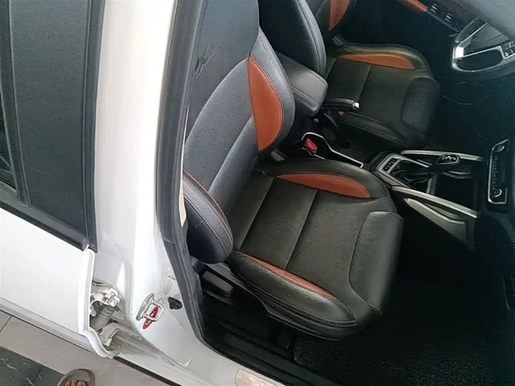 Фото 25 - Geely Vision X3