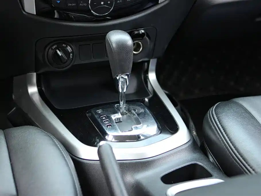 Nissan Navara 2017 Model 2.5L Automatic 4WD Luxury QR25 фото 15