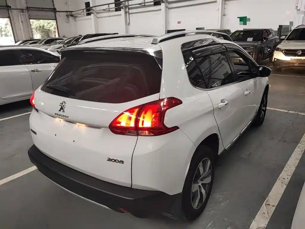 Peugeot 2008 2014 1.6L Automatic Navigation Edition фото 7