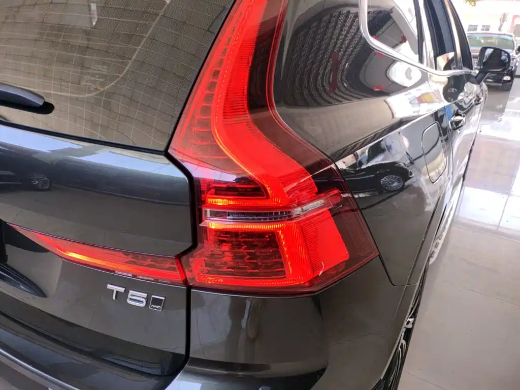 Фото 24 - Volvo XC60