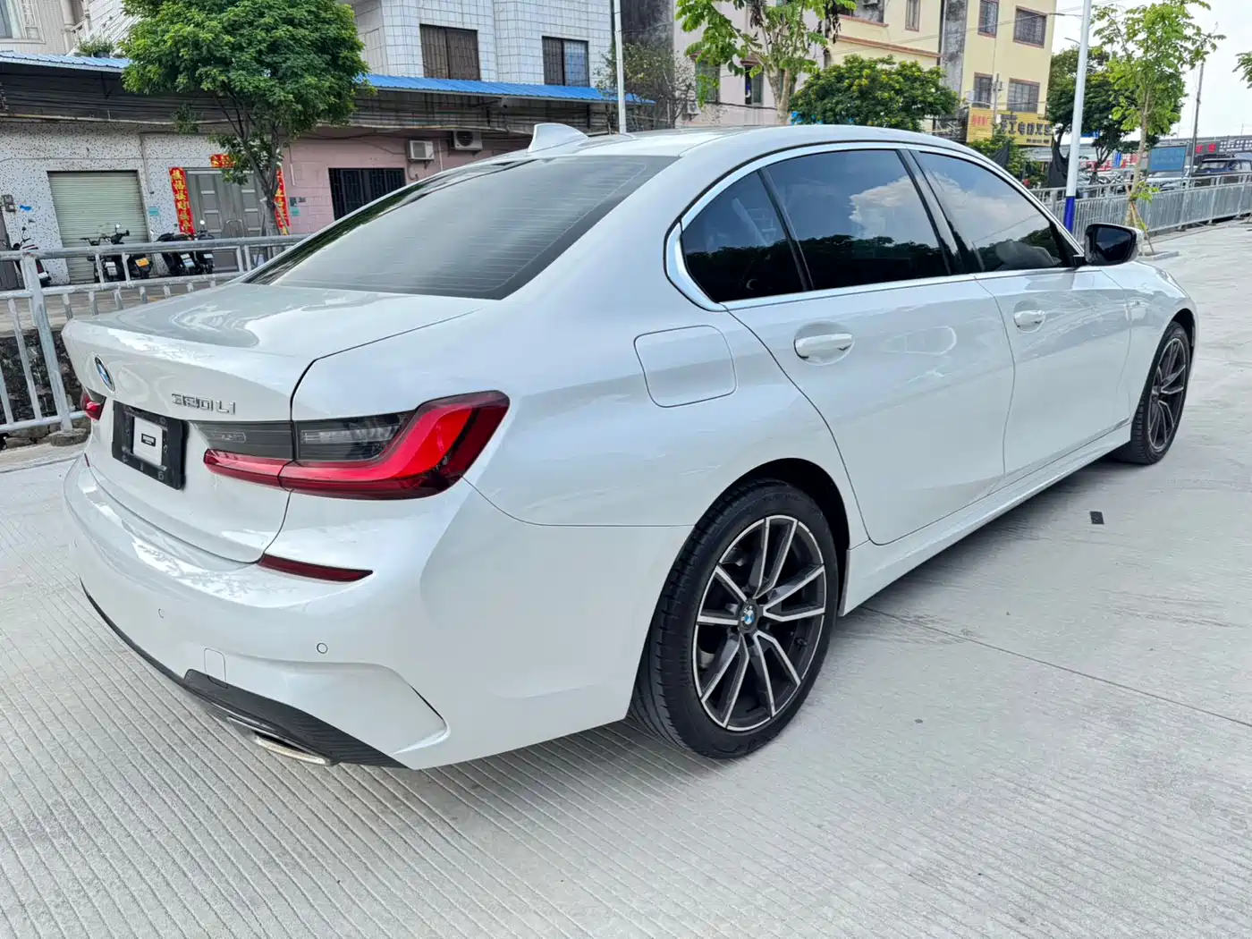 BMW 3-SERIES