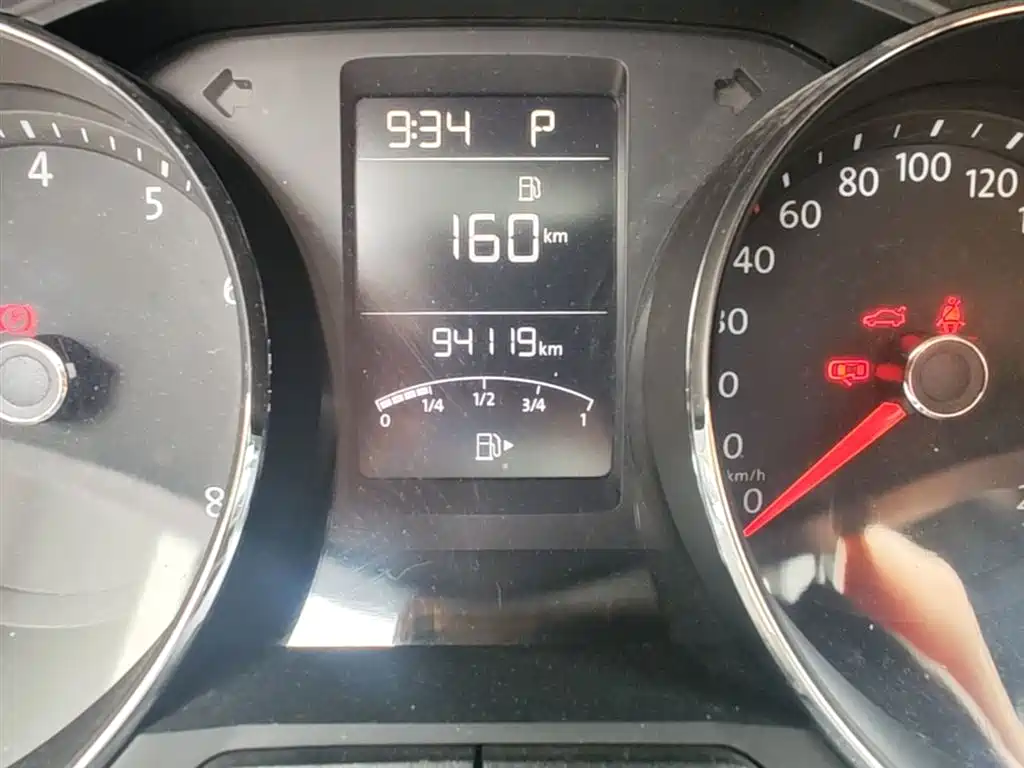 Volkswagen Lavida Tour 2017 1.6L Automatic Comfort Edition фото 5