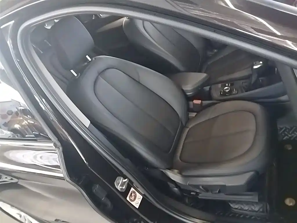 BMW X1 2016 sDrive18Li Premium Model фото 25