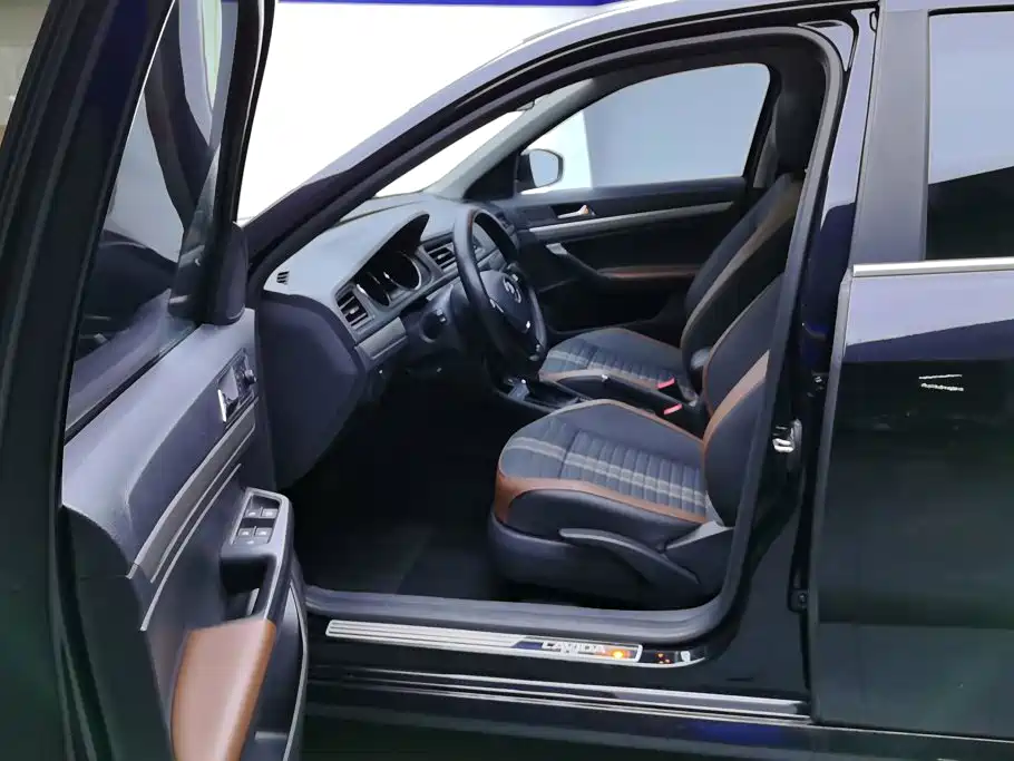 Фото 9 - Volkswagen Lavida