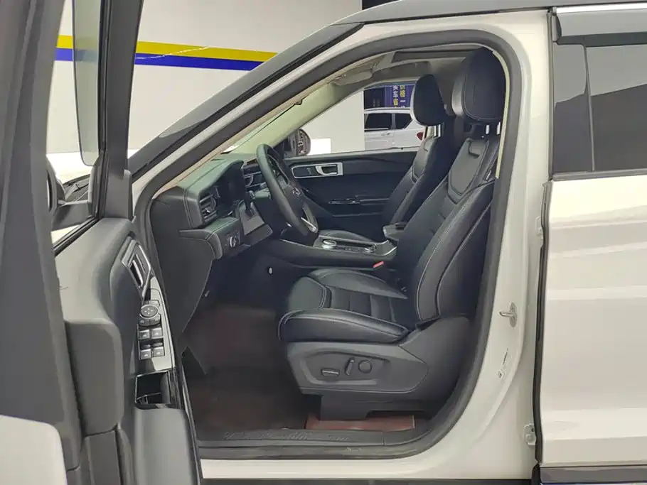 Фото 9 - Ford Explorer