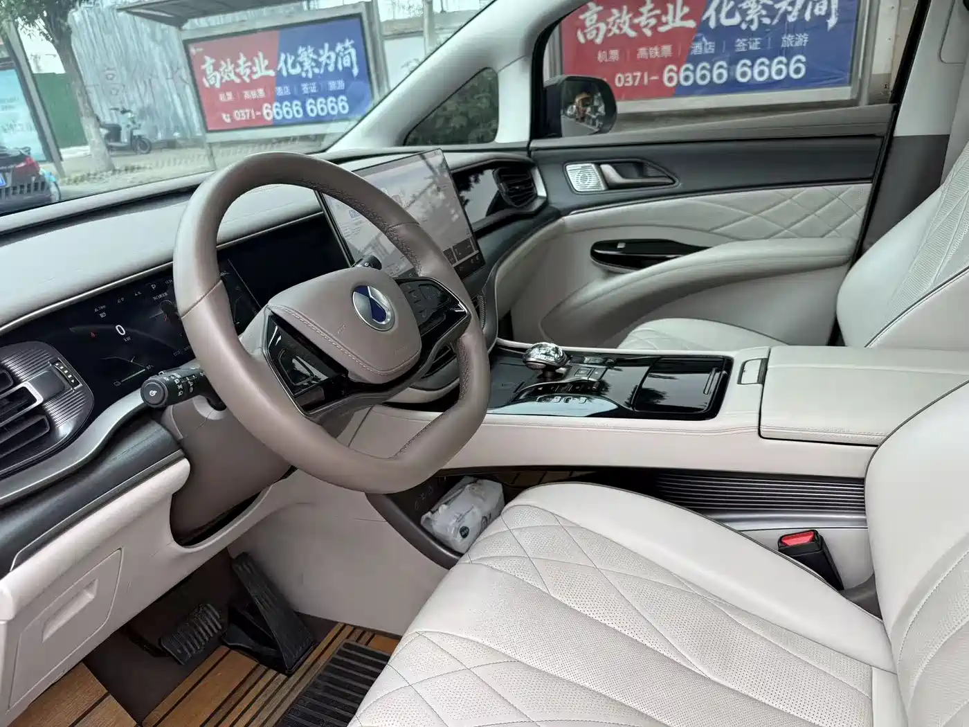 Denza D9 2022 DM-i 970 All-Wheel Drive Honor Edition фото 6