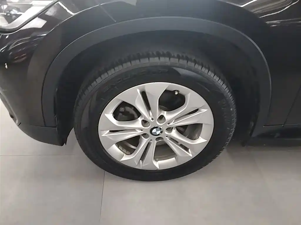 BMW X1 2016 sDrive18Li Premium Model фото 23
