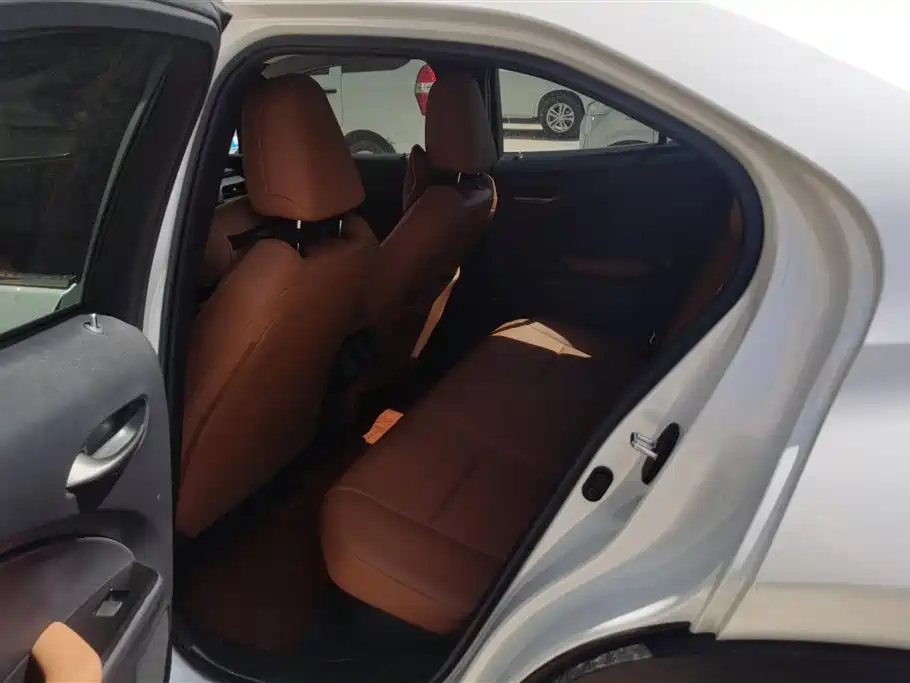 Lexus UX 2020 260h Explore Cool Edition фото 11