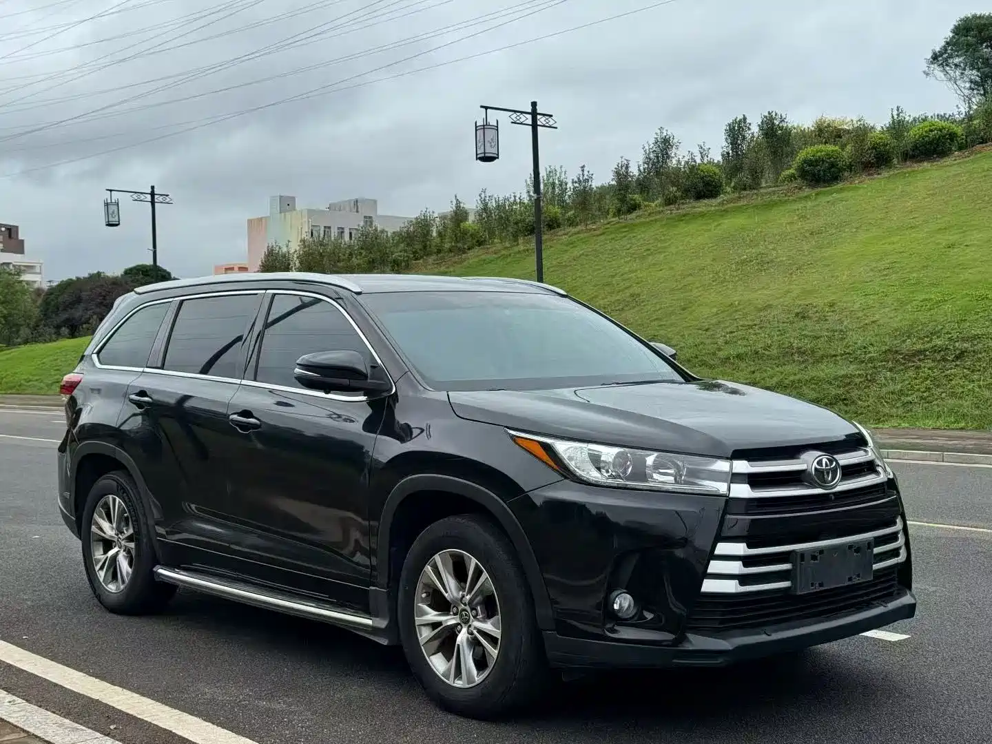 Photo 3 - Toyota Highlander