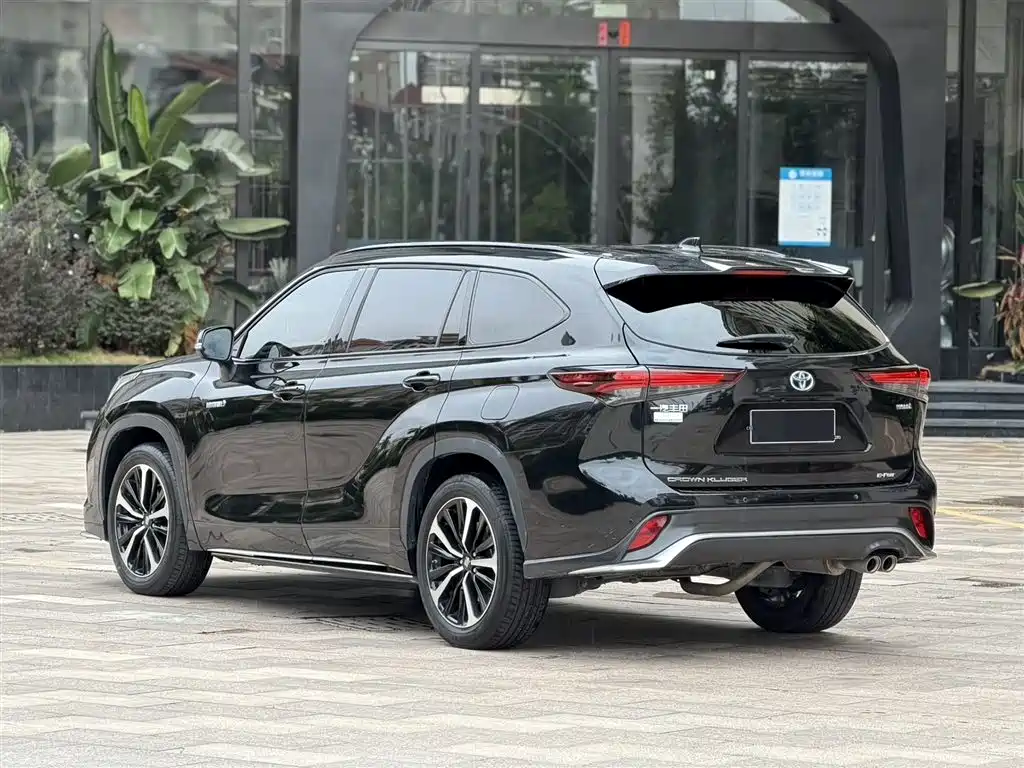 Toyota Crown Kluger 2023 2.5L HEV AWD Premium Edition фото 4