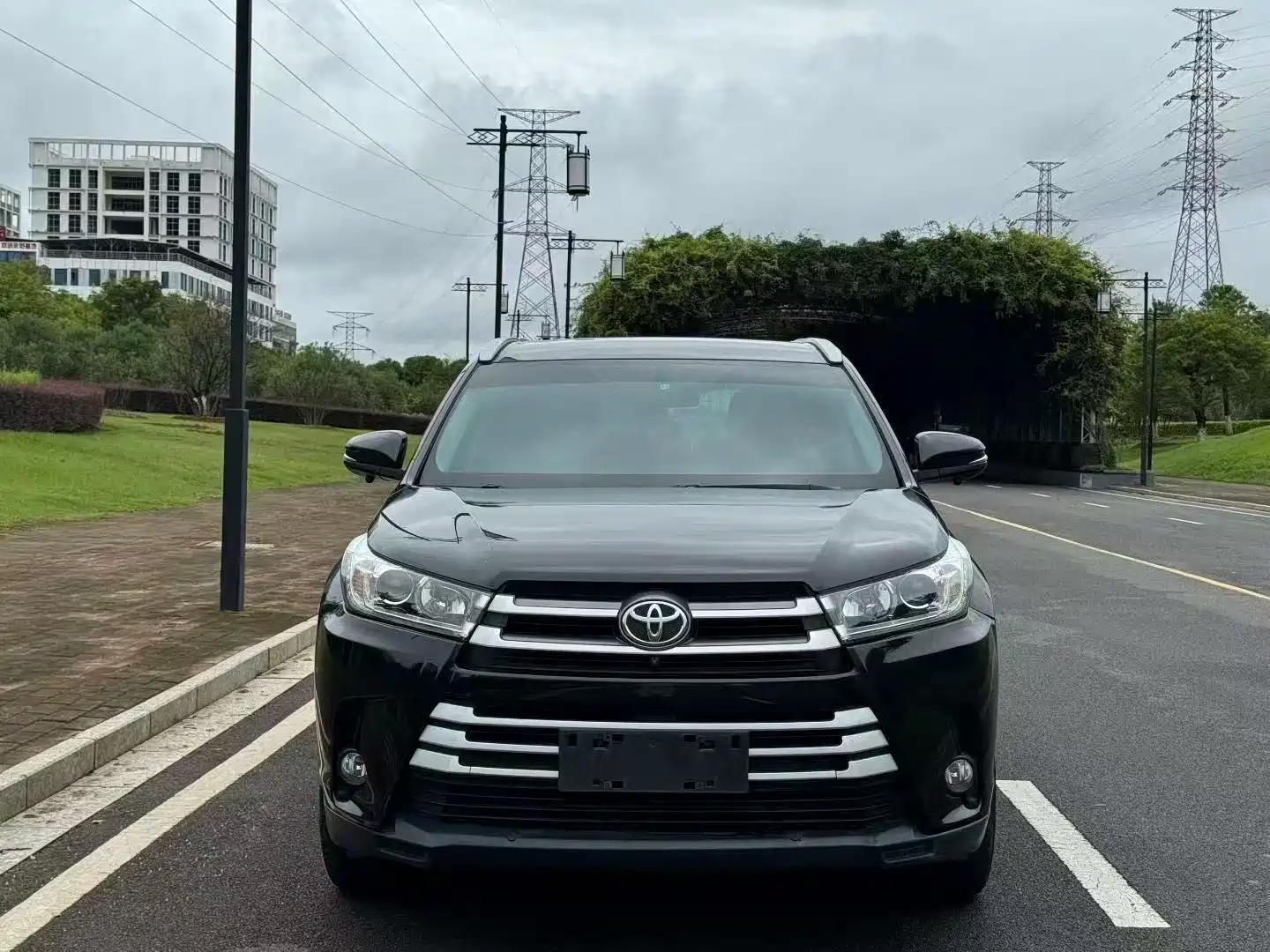 Photo 2 - Toyota Highlander