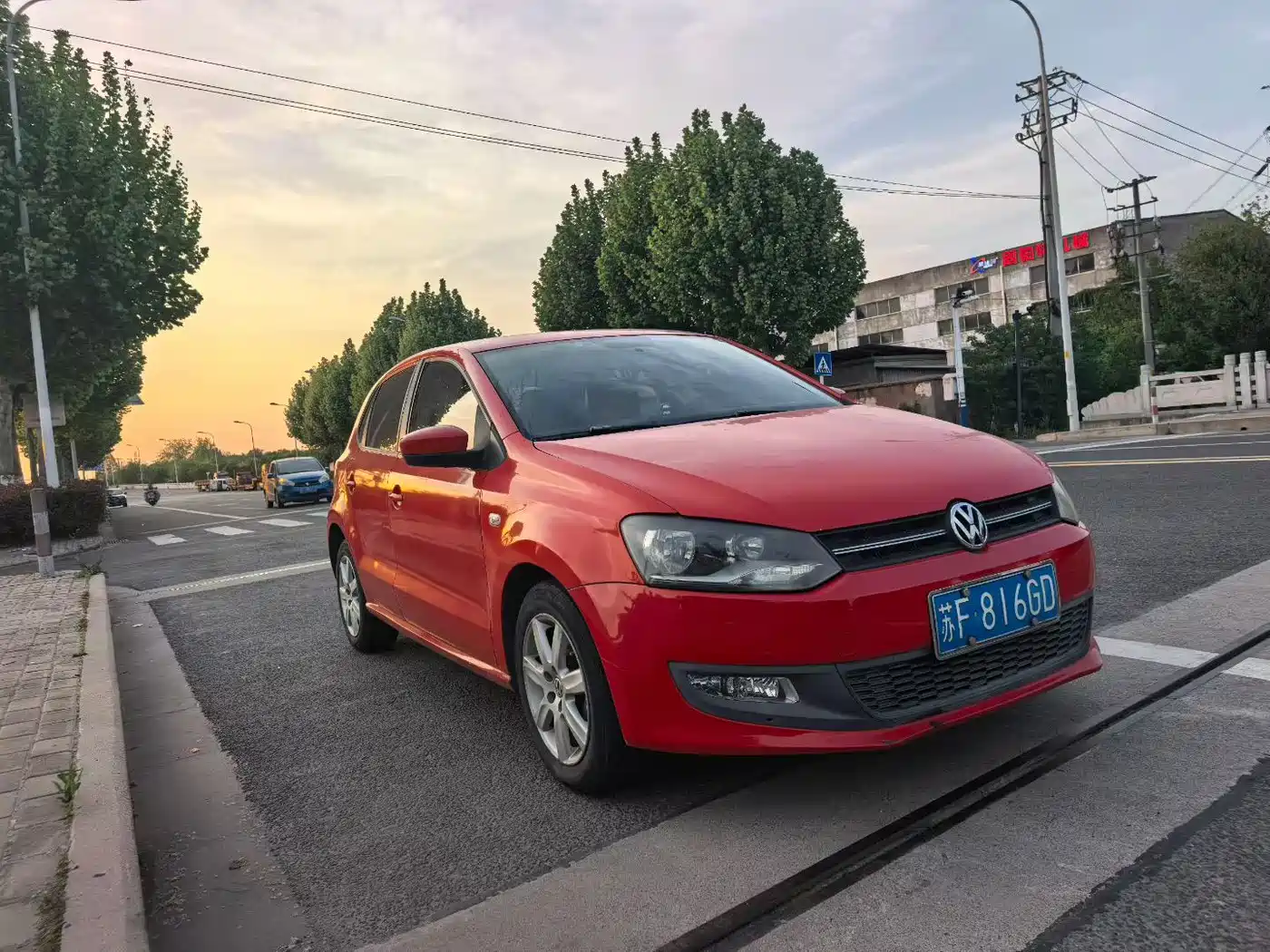 Volkswagen Polo 2013 1.6L Automatic Luxury Edition фото 3