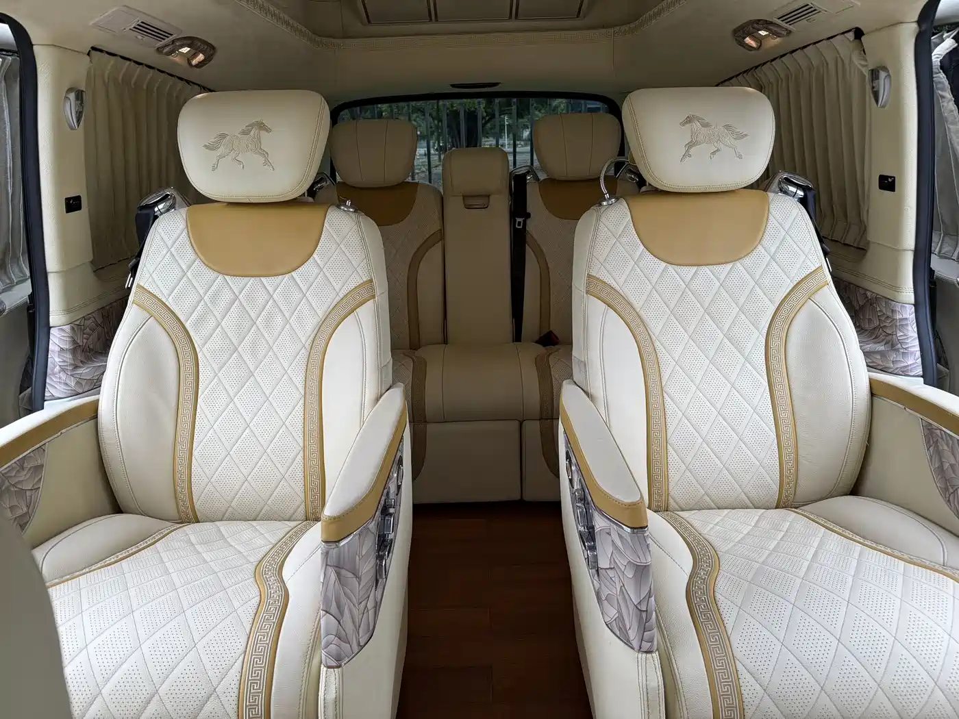 Mercedes-Benz V-Class 2018 V 260 L Premium Long Wheelbase Edition China VI фото 18