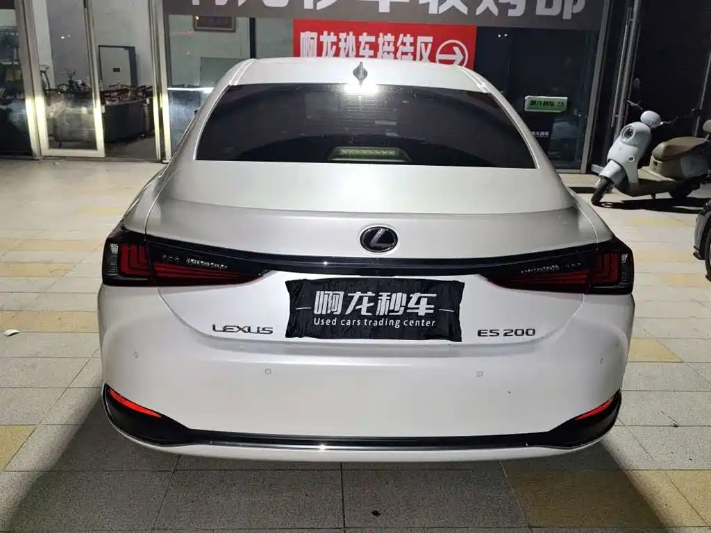 Lexus ES 2022 200 Excellence Edition фото 9