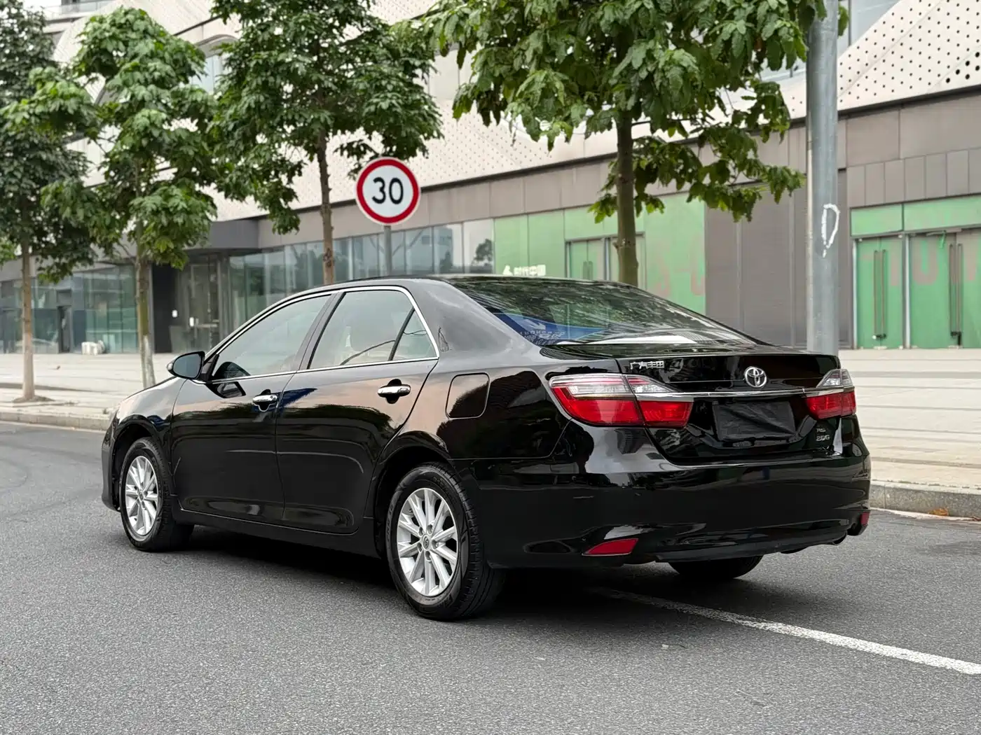 Toyota Camry 2015 2.0G Leading Edition фото 6