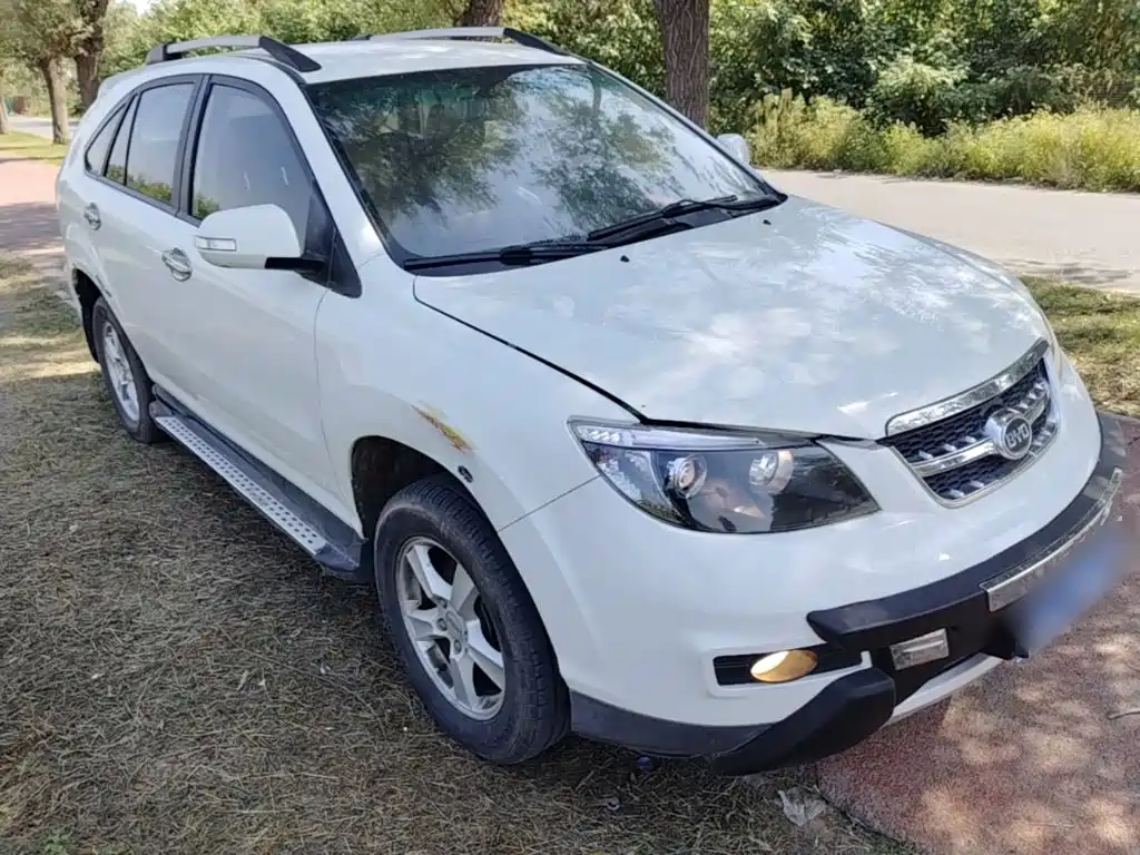 BYD S6 2015 2014 Model 2.0L Manual Luxury 5-Seater