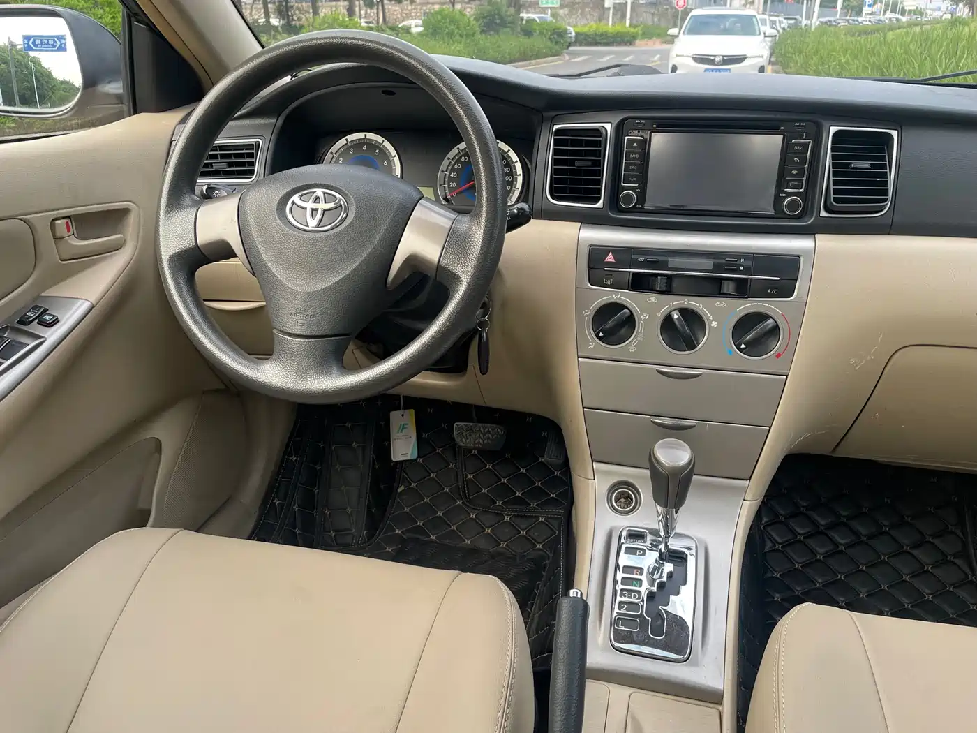 Toyota Corolla 2013 1.6L Automatic Luxury фото 9