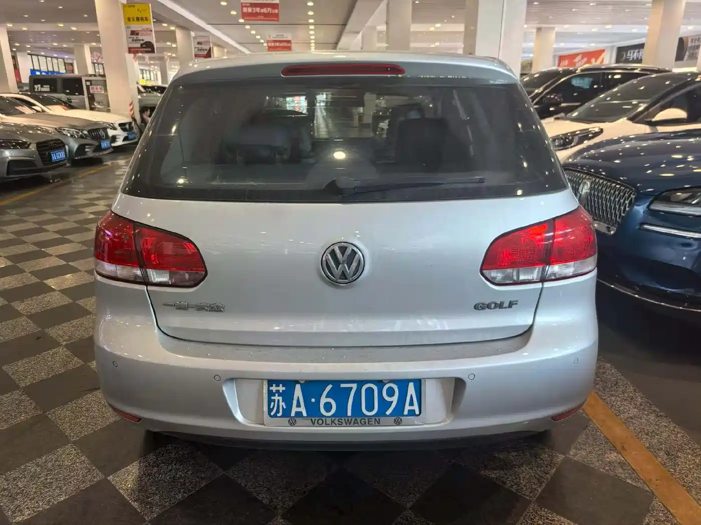 Volkswagen Golf 2010 1.6 Auto Comfort фото 8