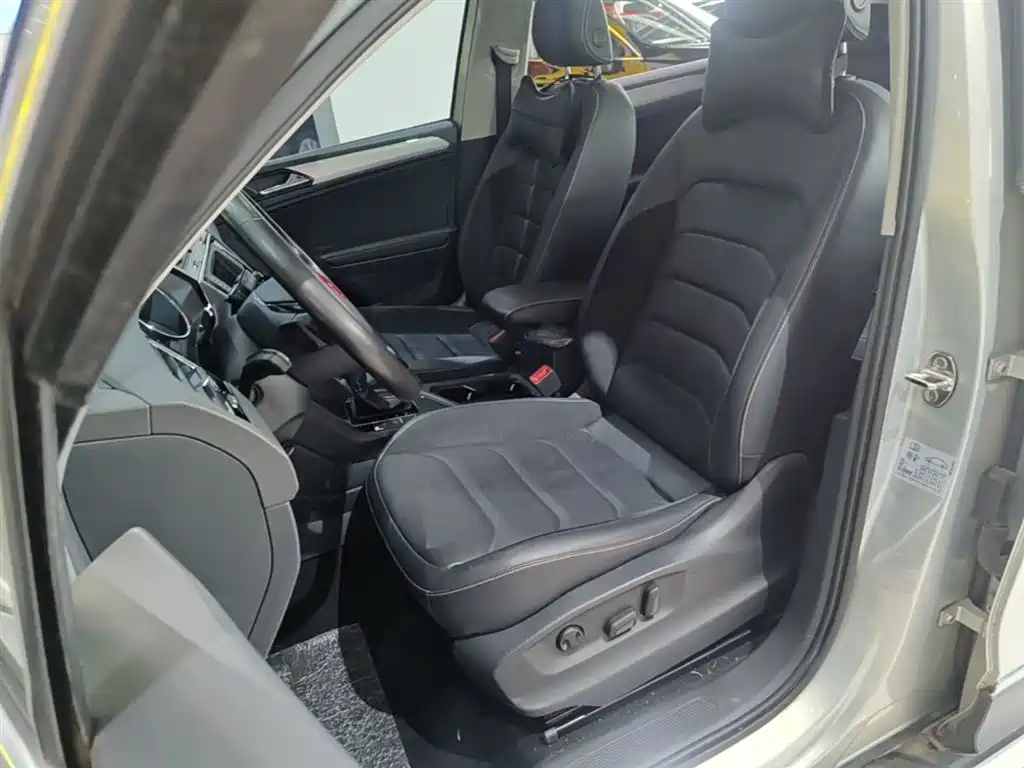 Volkswagen Tiguan L 2017 330TSI Automatic 2WD Luxury Edition фото 15