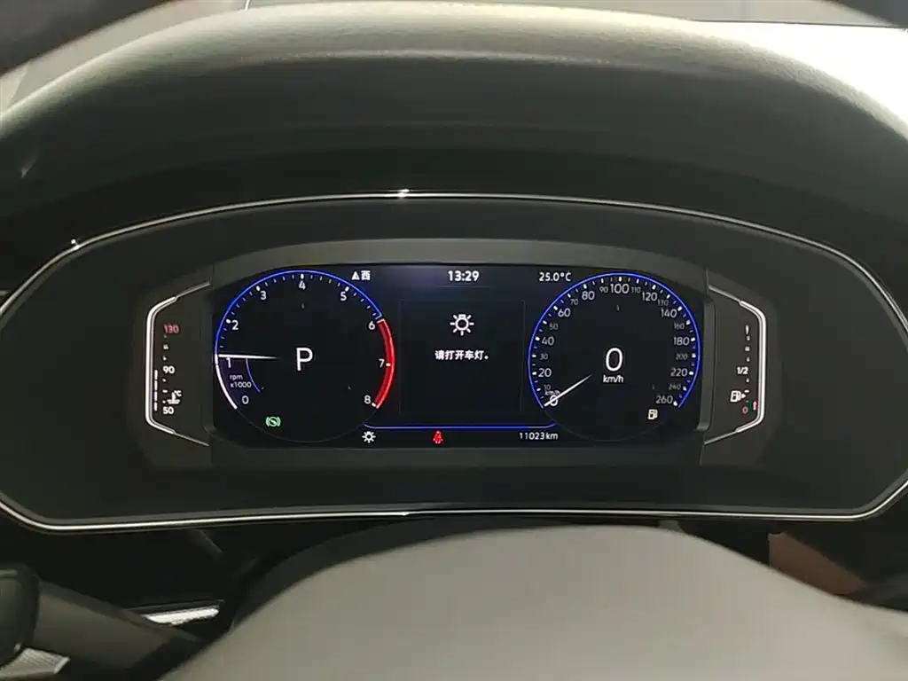 Volkswagen Passat 2024 380TSI Luxury фото 12