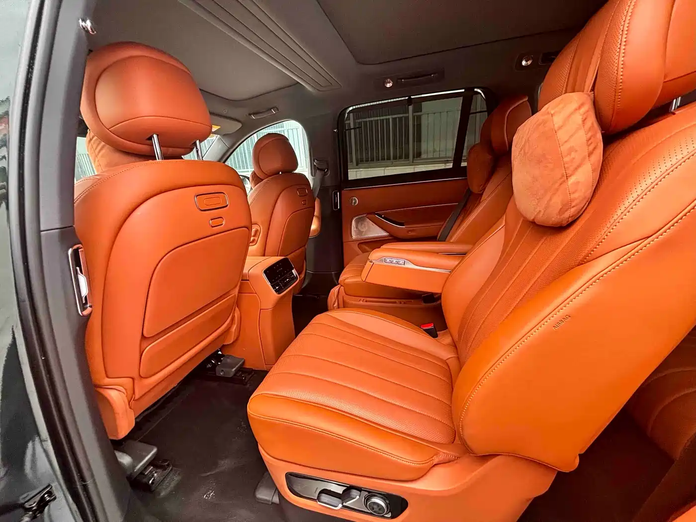 AITO Wenjie AITO M8 2025 Extended Range Ultra 53.4kWh 6-Seater фото 17